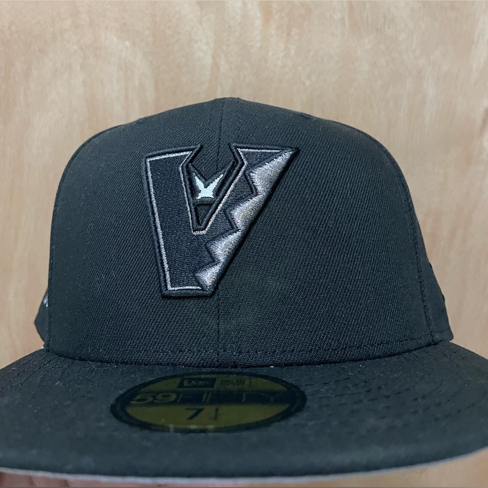 Topperz Arizona diamondbacks venom size 7 1/4 new era fitted in store exclusive